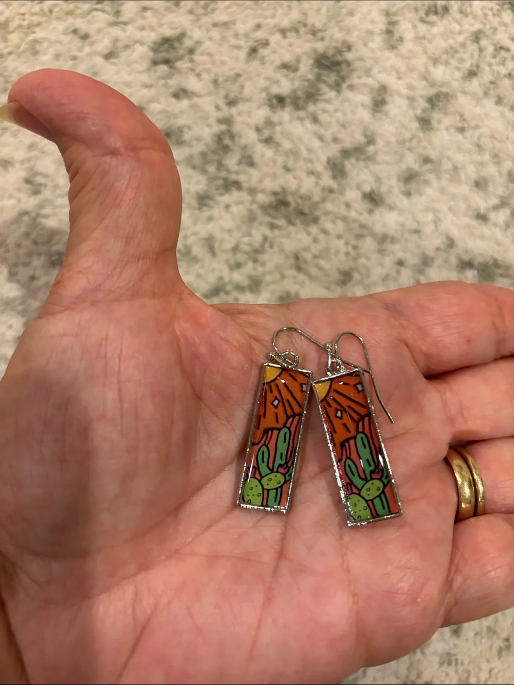 Southwest Santa Fe Styled Desert Cactus Pierced Resin Earrings NWT 1.50”